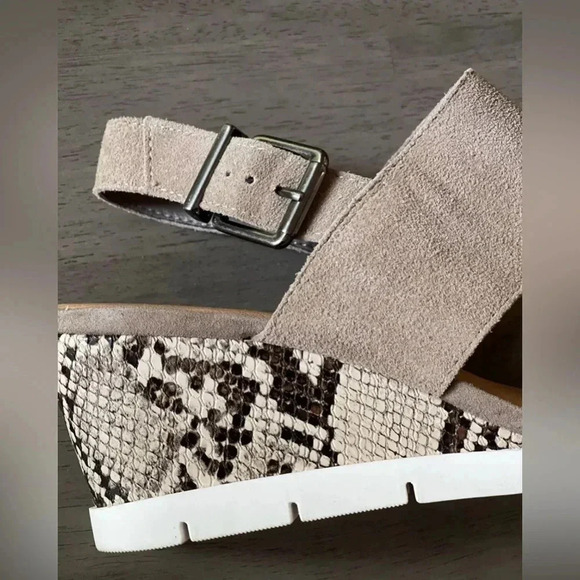 New Animal print wedge sandal Size 8 with box - Picture 8 of 13